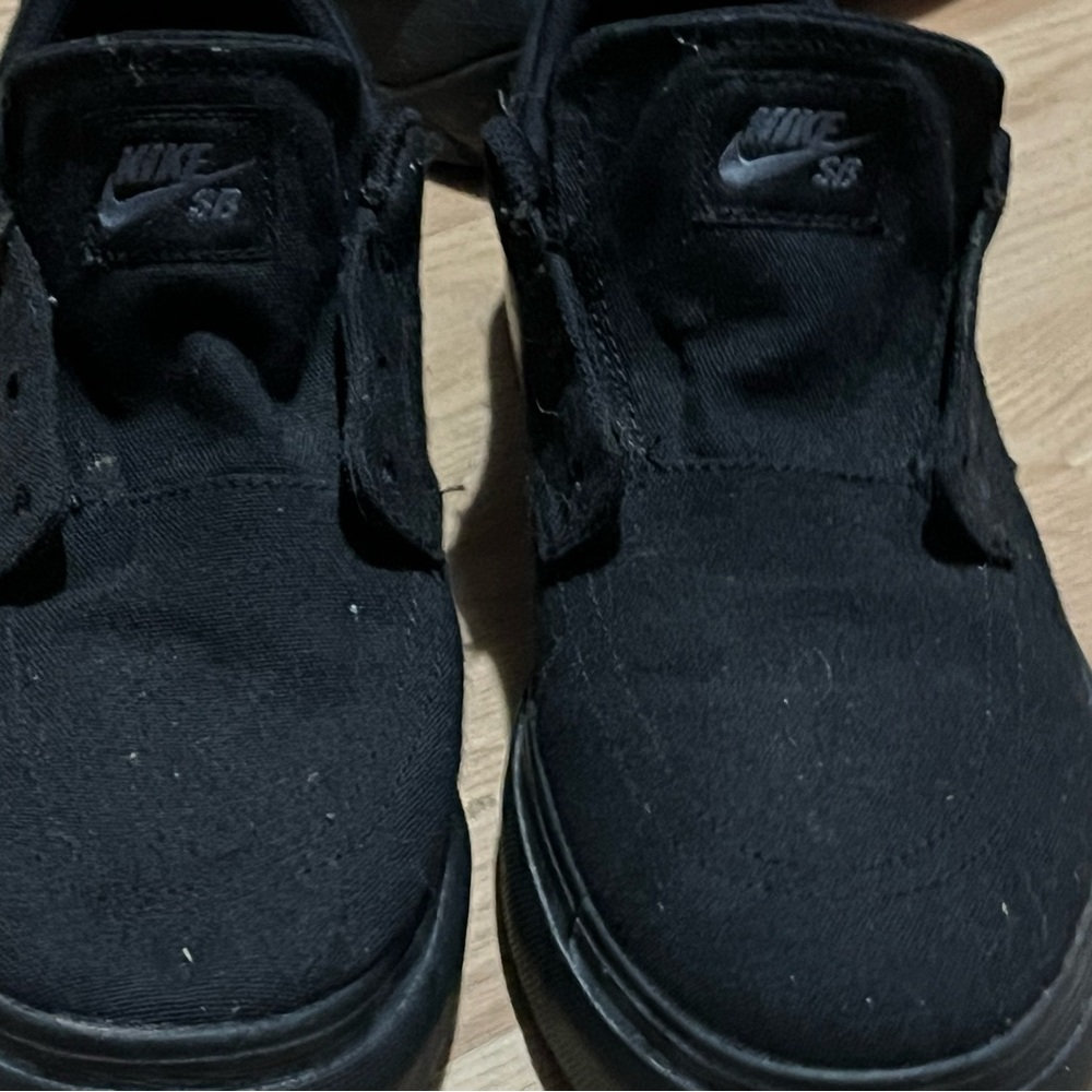 Black Nike sb shoes